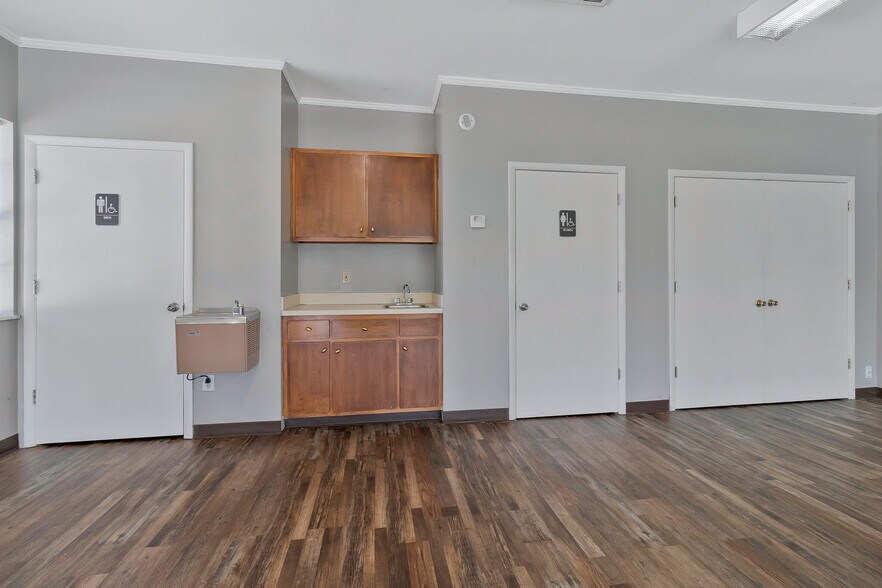 More Photos Of 131 Donelson Pike, Nashville Loft Creative Space For Sale