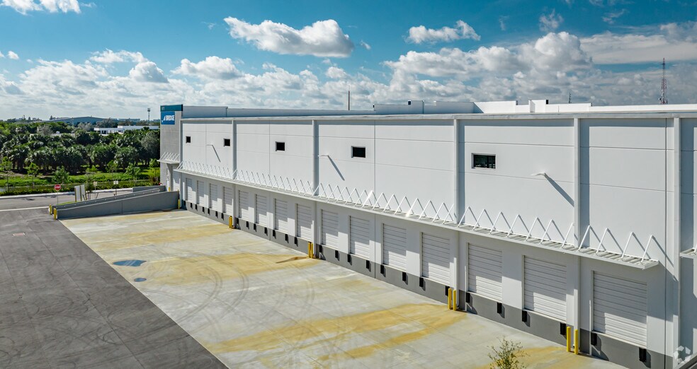 More Photos Of 1991 N Powerline Rd, Pompano Beach Warehouse For Lease