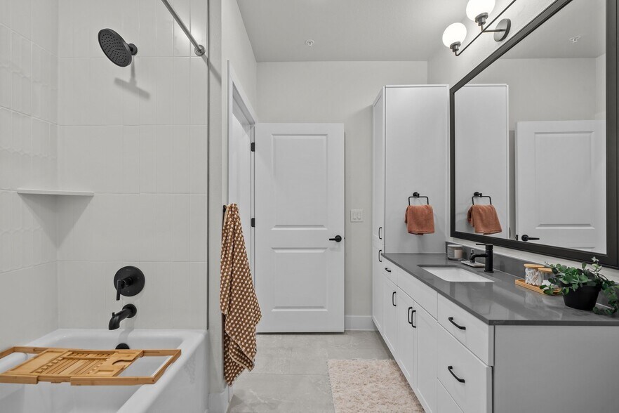 More Photos Of 760 Airport Blvd, Austin Apartments For Lease