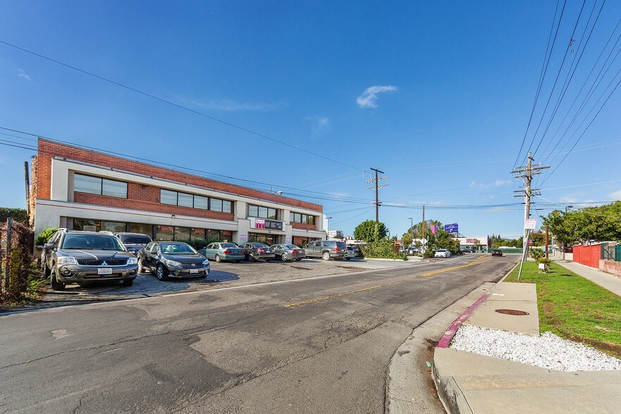 More Photos Of 2435 Military Ave, Los Angeles Office For Lease