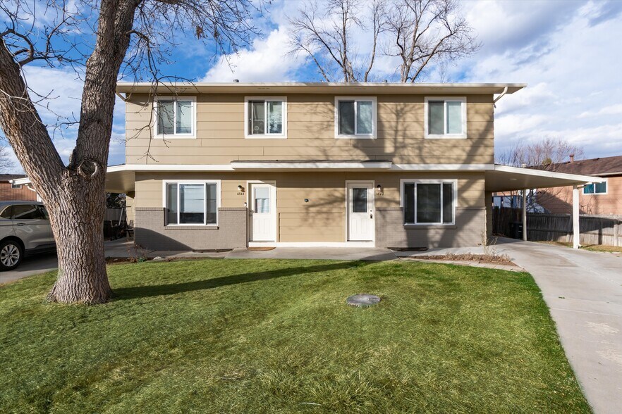 Primary Photo Of 1842 Hennington Ct, Longmont Multifamily For Sale