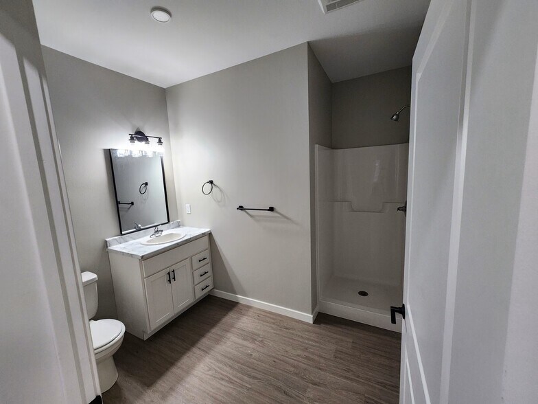 More Photos Of 1833 Curtis Ave, Chariton Apartments For Sale