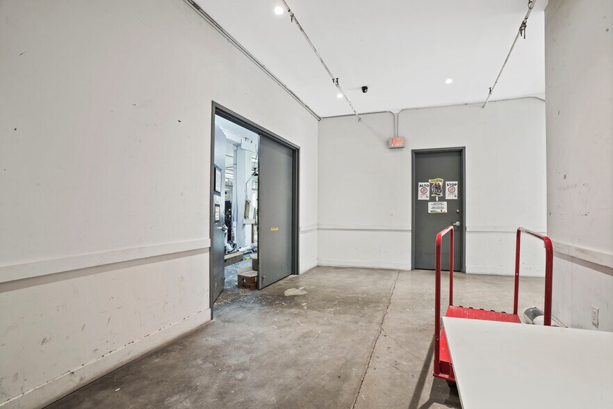 More Photos Of 449-465 Troutman St, Brooklyn Apartments For Lease