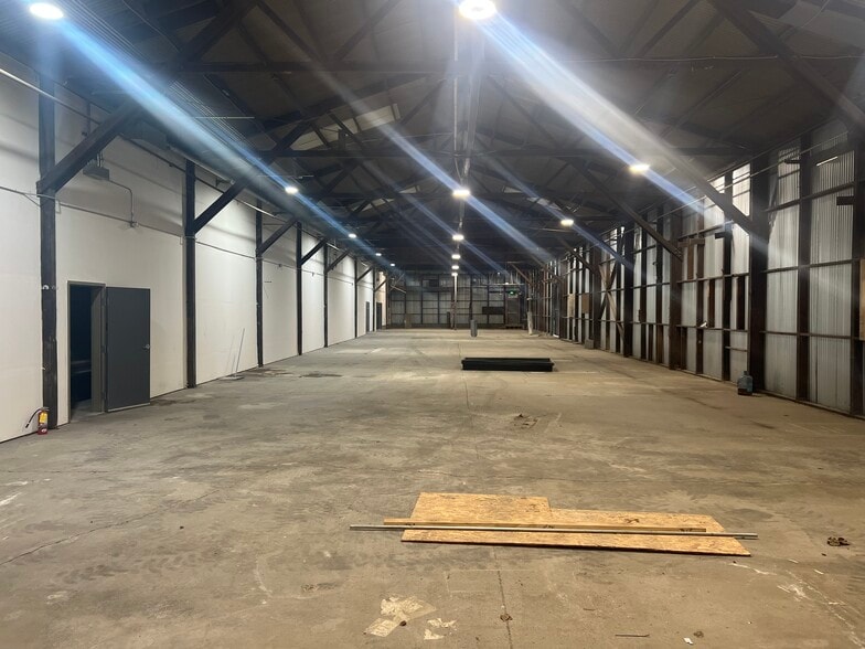 More Photos Of 1704 Kathleen Ave, Sacramento Flex For Lease