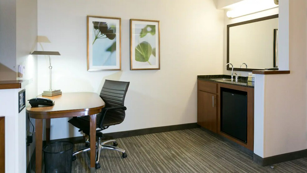 More Photos Of 650 Bakers Bridge Ave, Franklin Hotel For Sale