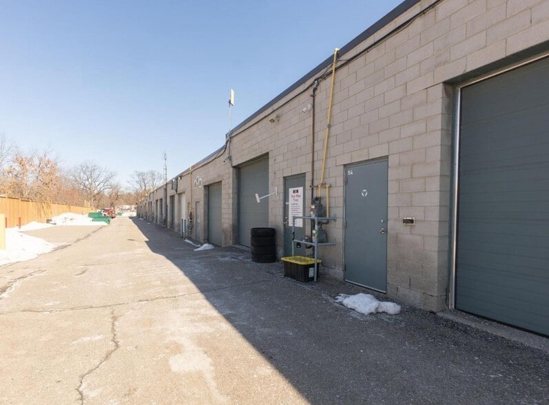 More Photos Of 3045 Southcreek rd, Mississauga Auto Dealership For Sale