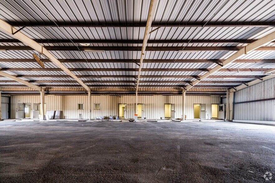 More Photos Of 605 E Yukon Rd, Odessa Warehouse For Lease