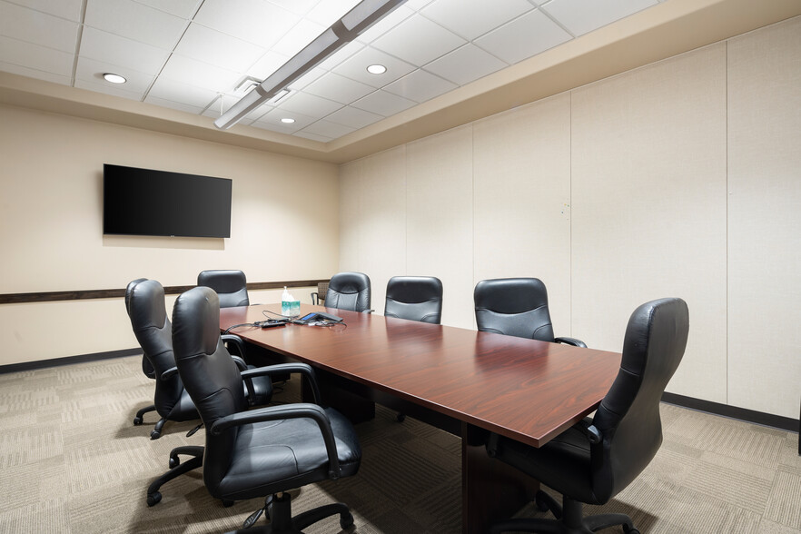 More Photos Of 1608 Norris Rd, Bakersfield Office For Lease