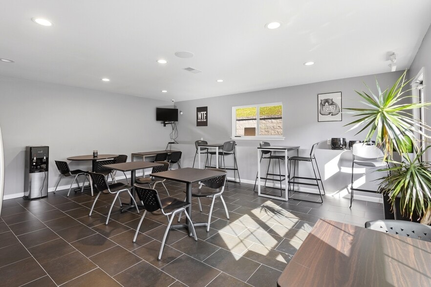 More Photos Of 3601 Commerce Dr, Arnold Office For Sale