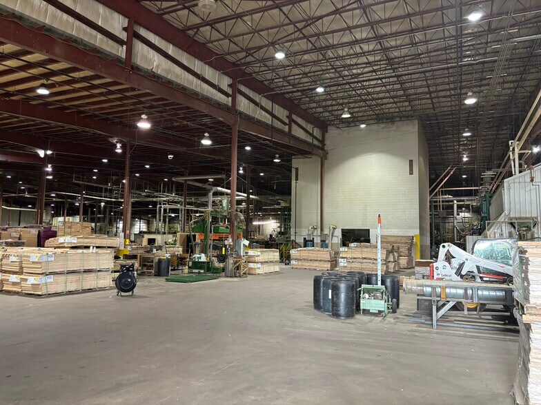 More Photos Of 38 E Messenger St, Rice Lake Warehouse For Sale