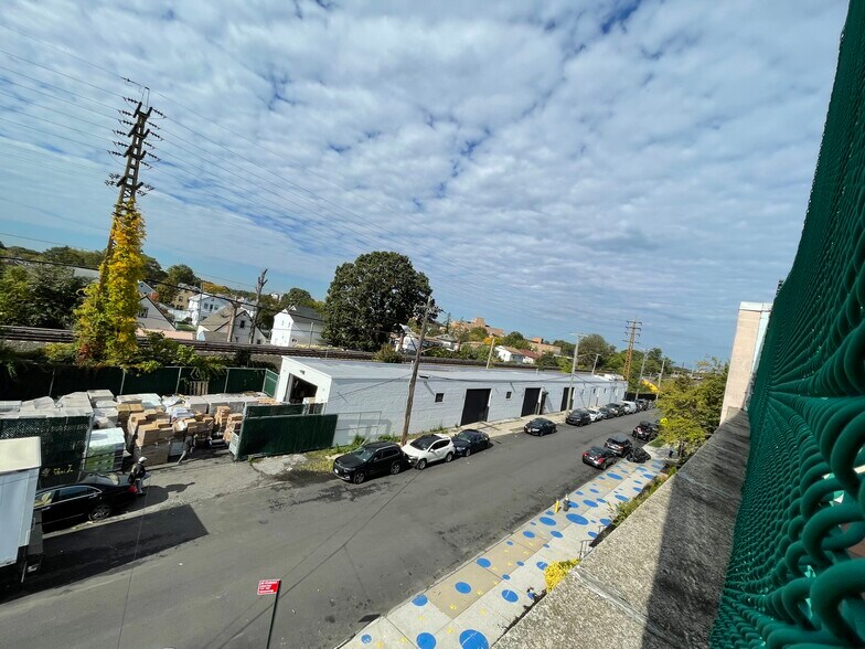 More Photos Of 118-40 Montauk St, Saint Albans Distribution For Sale