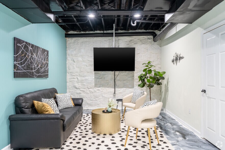 More Photos Of 7185 Manchester Rd, Maplewood Coworking Space