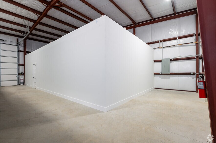 More Photos Of 2346 Seaborn Rd, Ponder Unknown For Lease