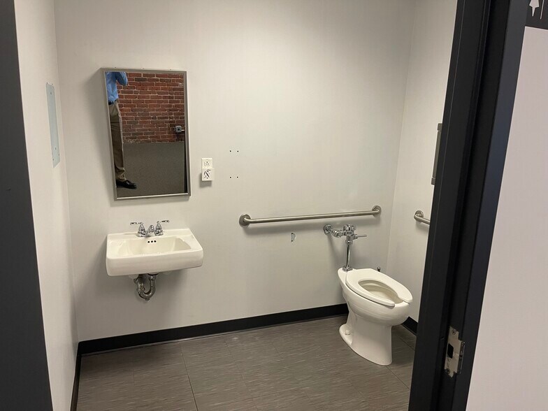 More Photos Of 143-145 South St, Boston Medical For Lease