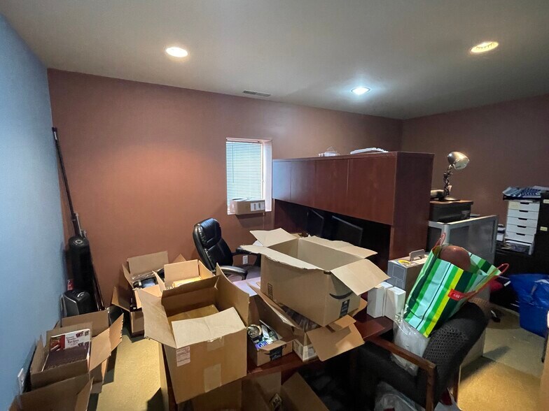 More Photos Of 4030-4032 Shoreline Dr, Spring Park Storefront Retail Office For Lease