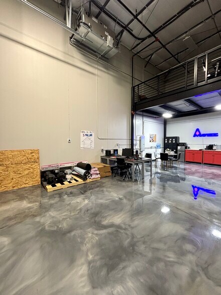 More Photos Of 2100 Double Creek Dr, Round Rock Showroom For Sale