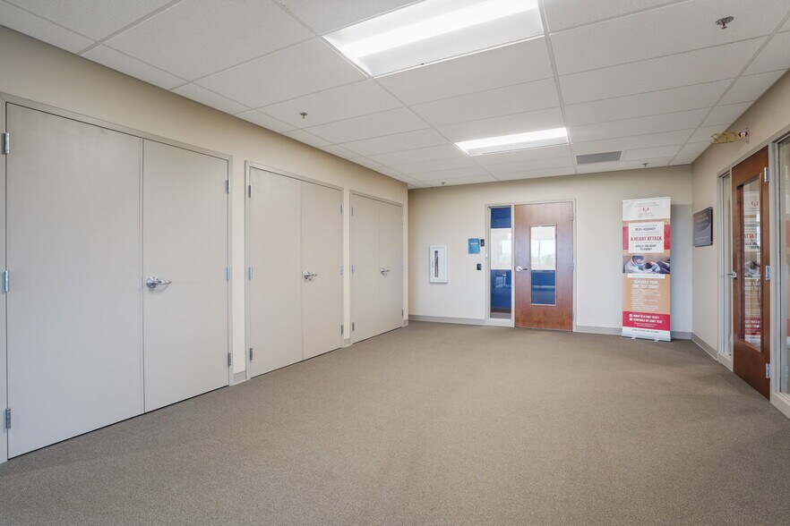 More Photos Of 350 W Wilson Bridge Rd, Worthington Medical For Lease