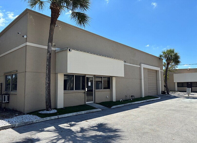 More Photos Of 3464 SW 15th St, Deerfield Beach Warehouse For Lease
