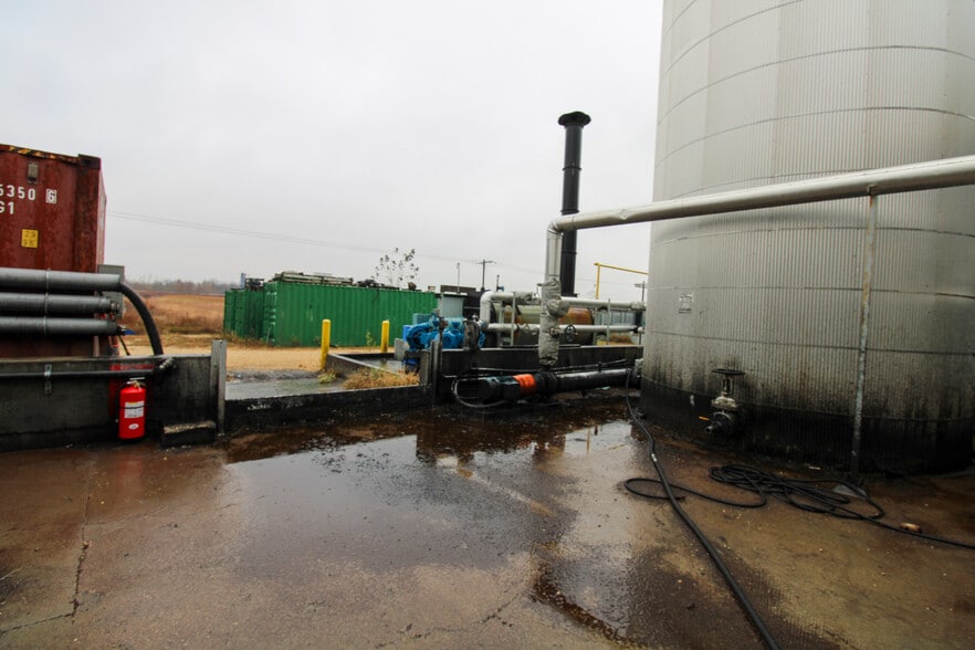 More Photos Of 5640 44th Ave S, Clinton Office For Sale