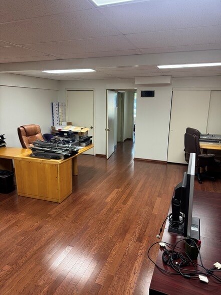 More Photos Of 711 W 17th St, Costa Mesa Light Manufacturing For Sale