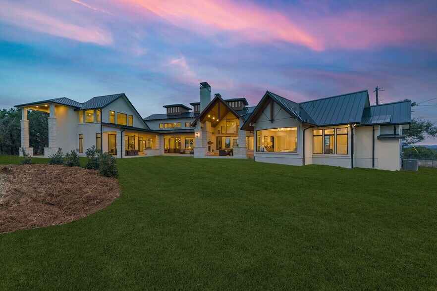 More Photos Of 7505 E US Highway 290, Johnson City Flex For Sale