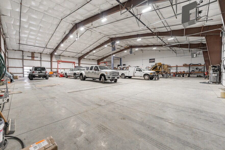 More Photos Of 2001 Royal Dr, Greenfield Distribution For Lease