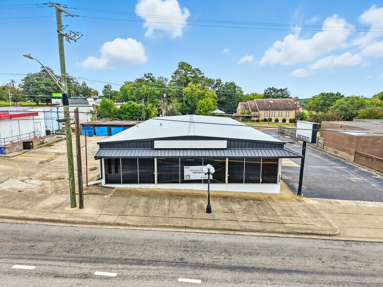 Primary Photo Of 208 N Main St, Gladewater Freestanding For Sale