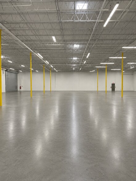 More Photos Of 2902 E Sligh Ave, Tampa Warehouse For Lease