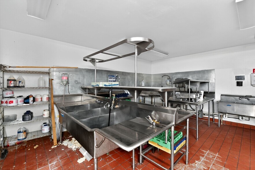 More Photos Of 1550 E Dundee Rd, Palatine Hotel For Sale