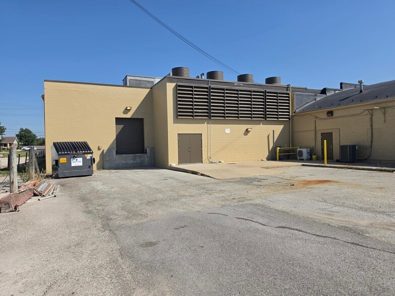 More Photos Of 736 W Main St, Greensburg Supermarket For Sale
