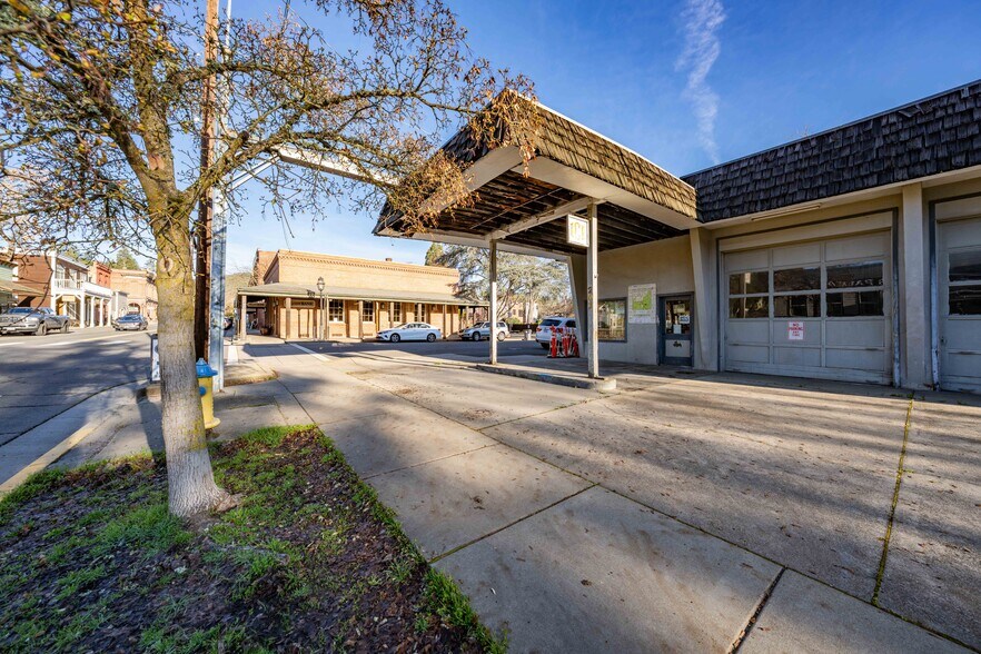 More Photos Of 205 E California St, Jacksonville General Retail For Sale