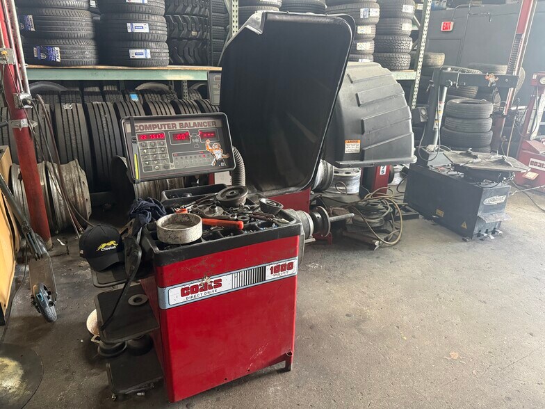 More Photos Of 5201 NW 36th Ave, Miami Light Manufacturing For Sale