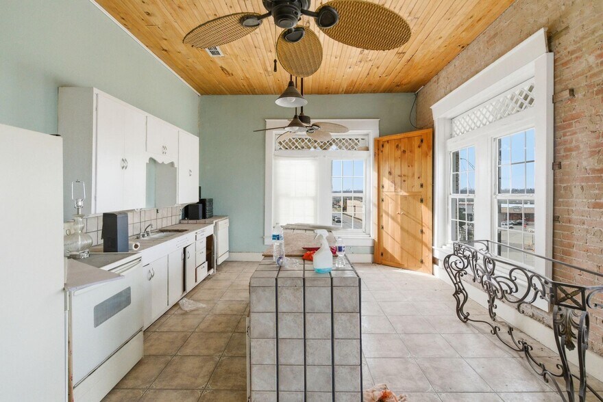 More Photos Of 100 W Central Ave, Comanche General Retail For Sale