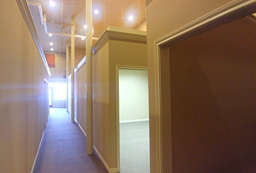 More Photos Of 208 N Bryan Ave, Bryan Office Residential For Lease