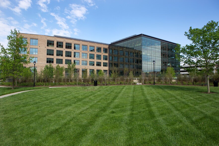 More Photos Of 10 W Nationwide Blvd, Columbus Office For Lease