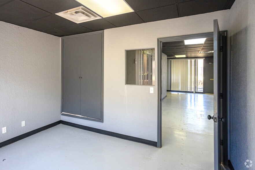 More Photos Of 7901 NE 10th St, Midwest City Office For Sale