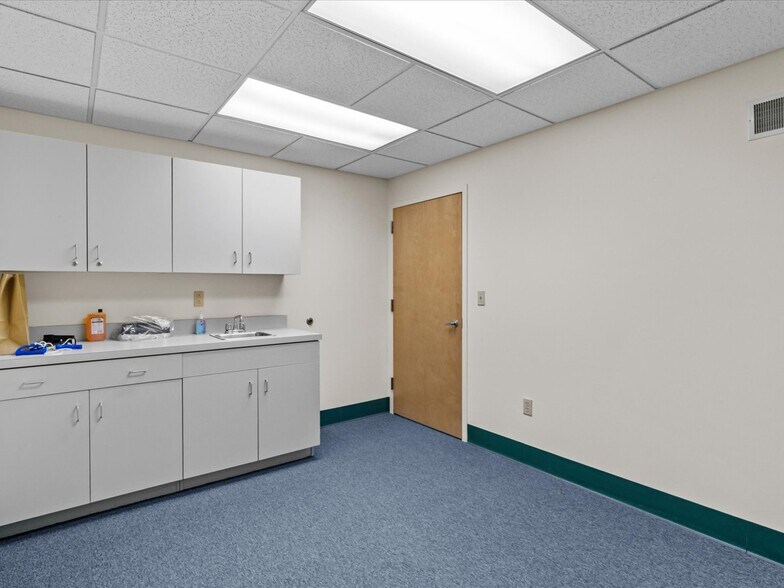 More Photos Of 1830 Route 209, Brodheadsville Office For Sale