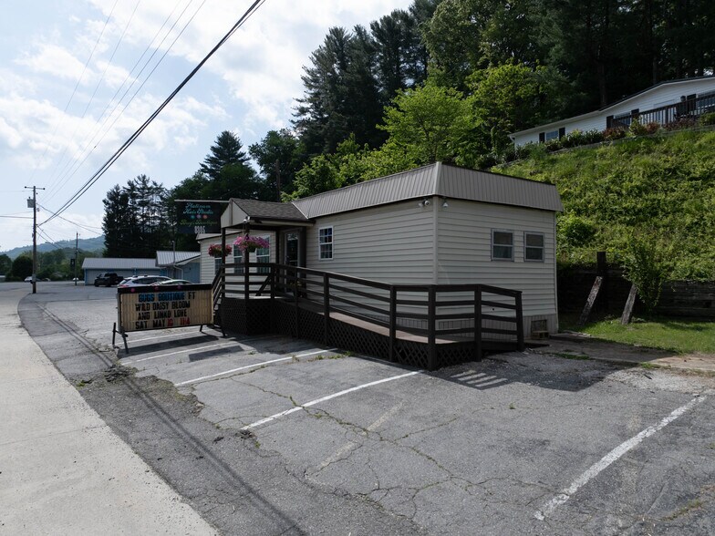 More Photos Of 8305 Carolina Blvd, Clyde Freestanding For Sale
