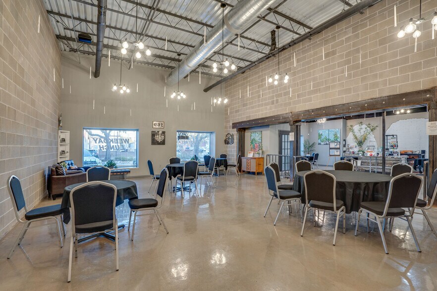 More Photos Of 109-111 S Main St, Irving Restaurant For Sale