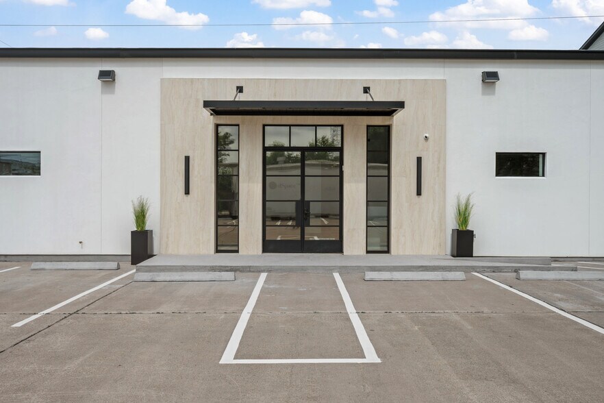 Primary Photo Of 6909 Grand Blvd, Houston Medical For Lease