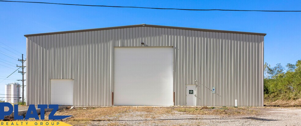 More Photos Of 2430 Funston St, Youngstown Warehouse For Lease