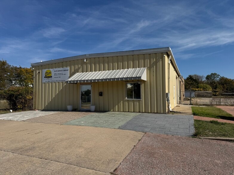 More Photos Of 400 E Jackson St, Broken Arrow Warehouse For Lease