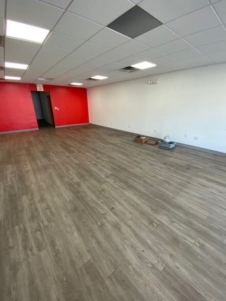 More Photos Of 297-307 S Willow St, Manchester Freestanding For Lease