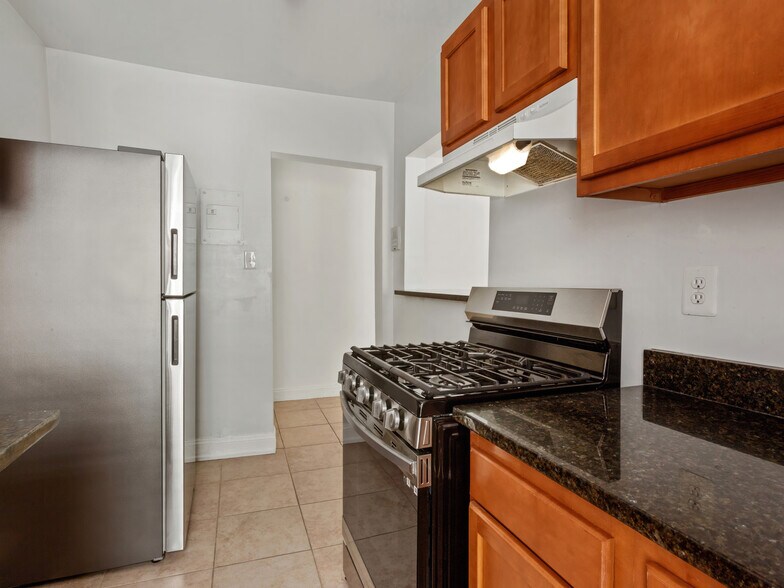 More Photos Of 1223 N St NW, Washington Apartments For Sale