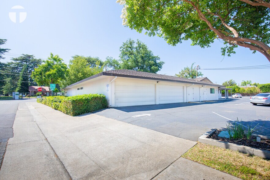 More Photos Of 2685 Riverside Blvd, Sacramento Funeral Home For Sale