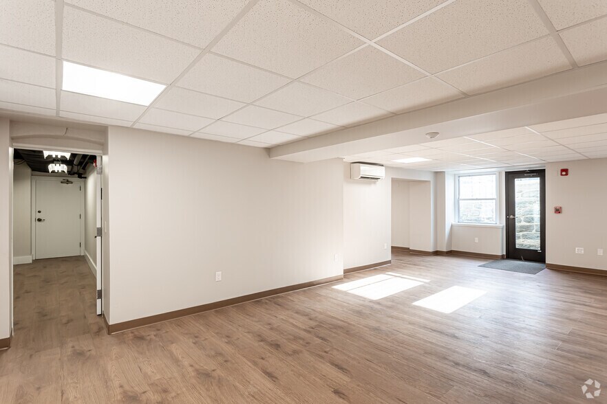 More Photos Of 321-323 Main St, Great Barrington Office For Lease