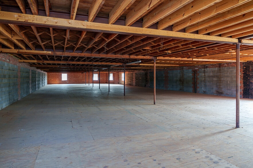 More Photos Of 124 W Main St, Aberdeen Storefront Retail Residential For Sale