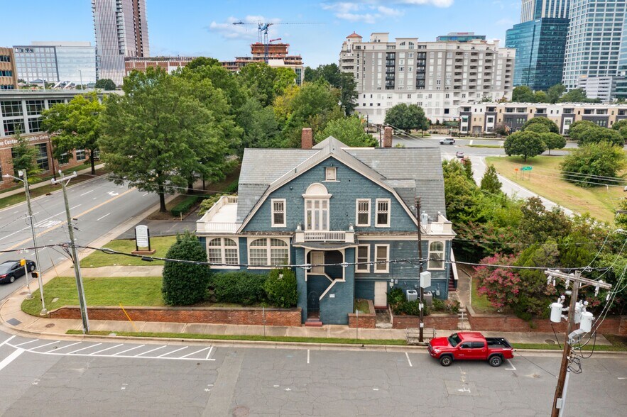 More Photos Of 435 E Morehead St, Charlotte Office For Lease