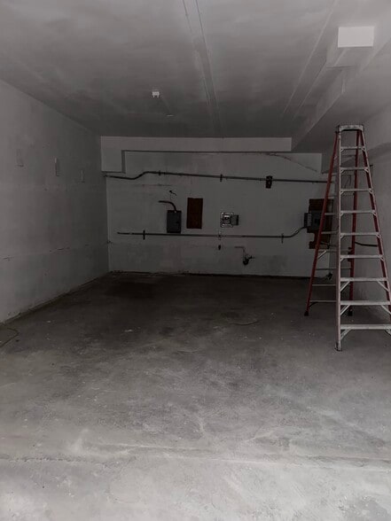 More Photos Of 586 W Avenue 28, Los Angeles Industrial For Lease