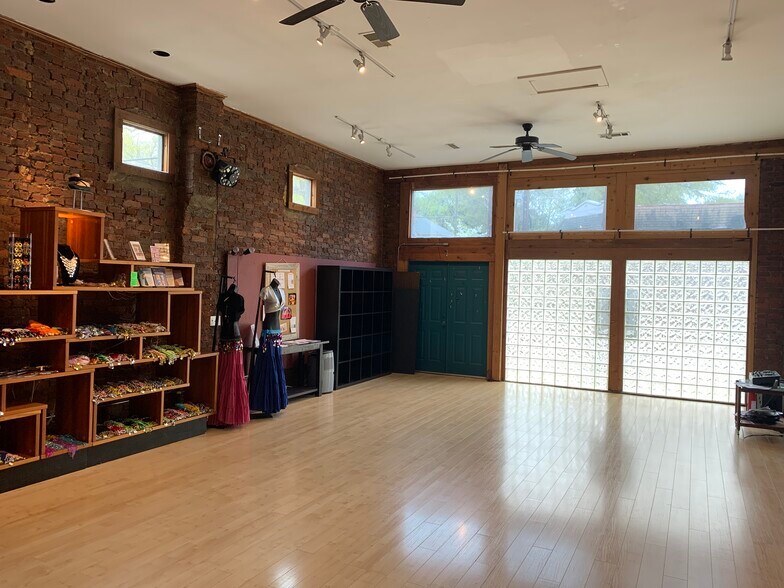 More Photos Of 1392-1394 Mclendon Ave, Atlanta Storefront For Lease